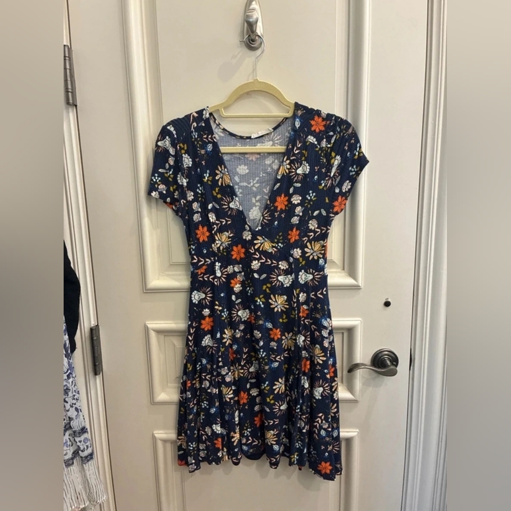 Navy Floral V-Neck Short Sleeve Dress